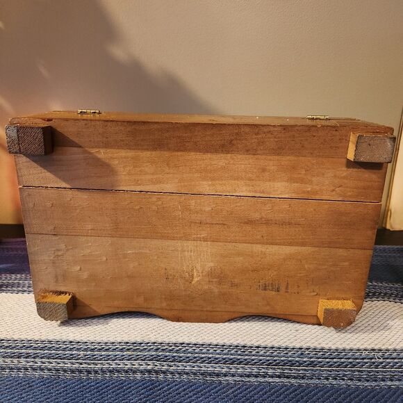 Vintage Carved Wooden Jewelry Trinket Box with Hunting Spaniel Dog Decal/Litho - Picture 8 of 9